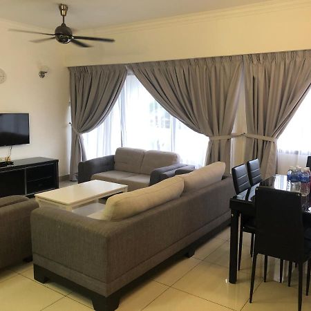 Beach Resort 7 Home Stay Sri Sayang Apartment Batu Ferringhi 3Bedroom ภายนอก รูปภาพ